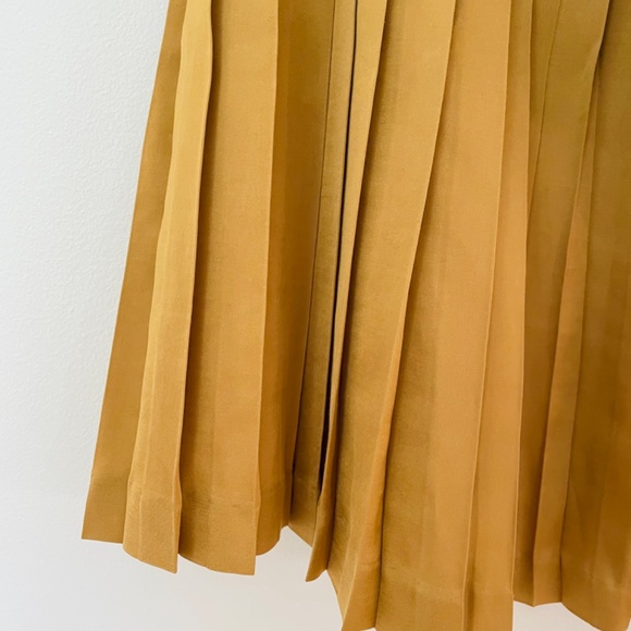 GAP Golden Pleated Mini Skirt - Picture 3 of 3
